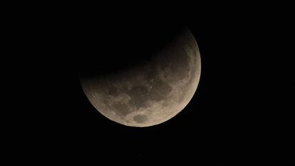 Eclipse lunar e superlua, assim se viu o duplo espetáculo na América