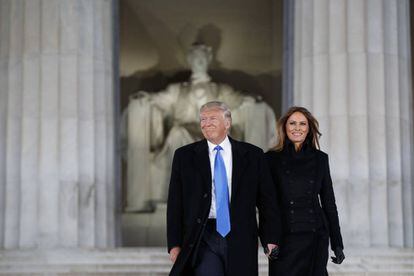 Donald e Melania Trump, nesta quinta-feira, v&eacute;spera da cerim&ocirc;nia de posse, em Washington. 