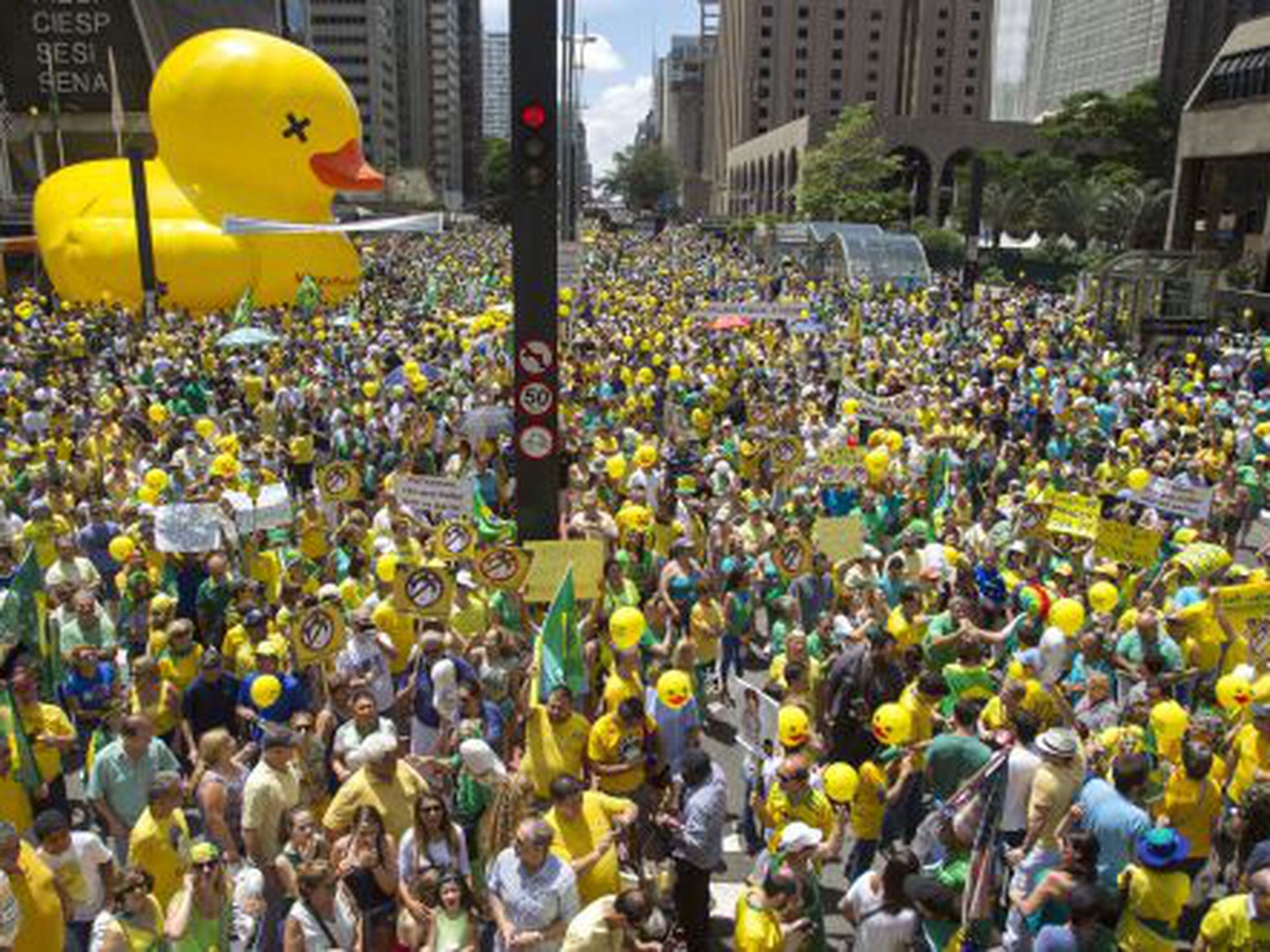 Manifestações contra Dilma voltam às ruas com menos fôlego que antes, Brasil