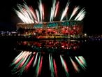 GHN93. PEKÍN (CHINA), 2/08/08. Los fuegos artificiales tiñen el cielo de Pekín en el exterior del Estadio Nacional, conocido como "El Nido", durante un ensayo general para la ceremonia de inauguración de los Juegos Olímpicos de Pekín, China, hoy sábado 2 de agosto. EFE/Diego Azubel
