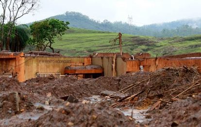 Distrito de Bento Rodrigues foi devastado após rompimento da barragem de Fundão.
