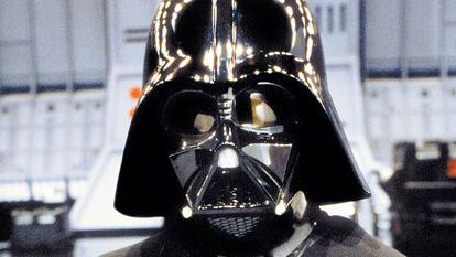Darth Vader em plena filmagem, em 1976.