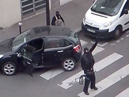 Os irmãos Kouachi depois da matança no 'Charlie Hebdo'.