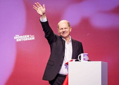 O próximo premiê alemão, Olaf Scholz, neste sábado no congresso dos jovens social-democratas em Frankfurt.