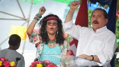 Rosario Murillo e Daniel Ortega em Manágua, em 5 de julho de 2013.