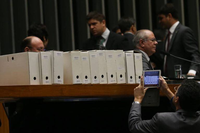 O processo contra Cunha durante a leitura do parecer pela cassação.