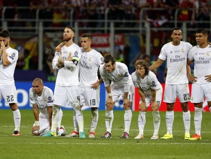Os jogadores do Real Madrid durante as cobranças de pênaltis.