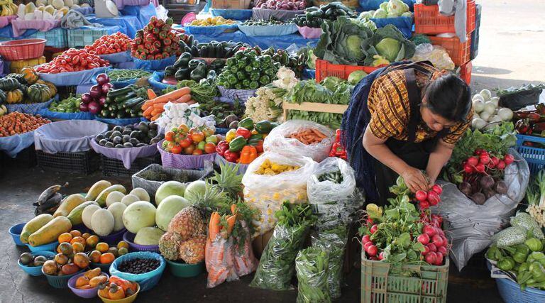 Uma vendedora de hortaliças na Guatemala.