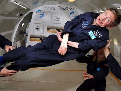 Stephen Hawking experimenta la ingravidesa el 2007.