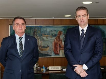 Bolsonaro com o recém-nomeado chefe da Polícia Federal, Rolando Alexandre de Souza.