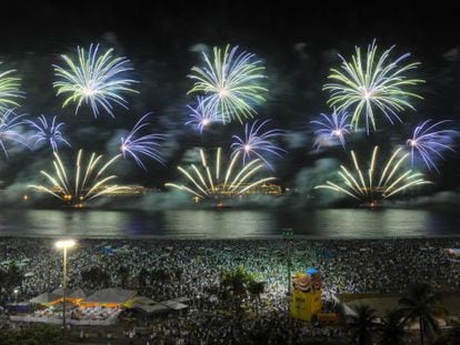 Show de fogos em Copacabana na virada de 2012 para 2013.