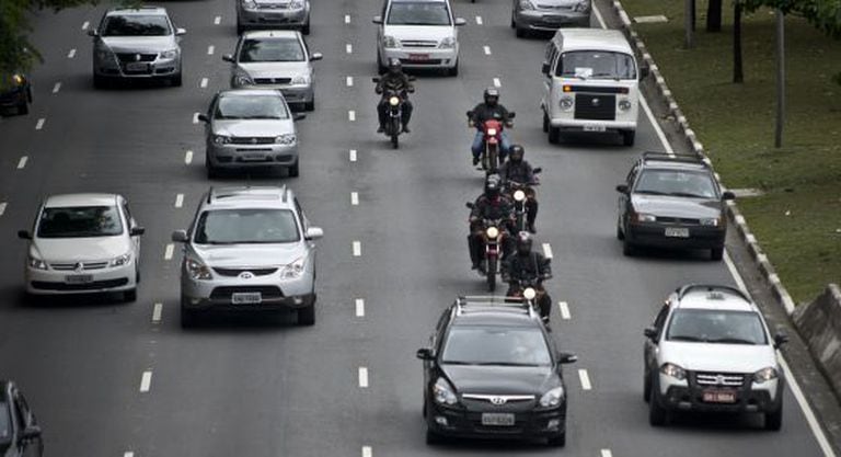 Trânsito de veículos em São Paulo