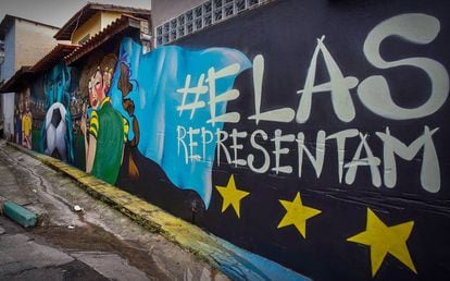 Muro grafitado na Brasilândia, em São Paulo.
