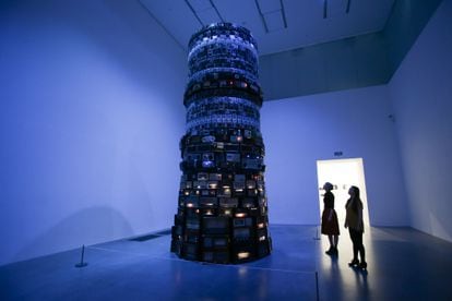 A instalação 'Babel 2001', do artista brasileiro Cildo Meireles, na Tate Modern Gallery de Londres em 2014. 