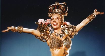 A cantora e atriz Carmen Miranda.