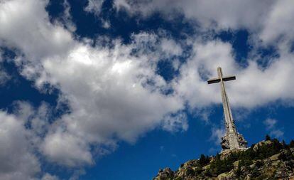 Na foto, a cruz do Vale dos Caídos, onde está enterrado o ditador Francisco Franco