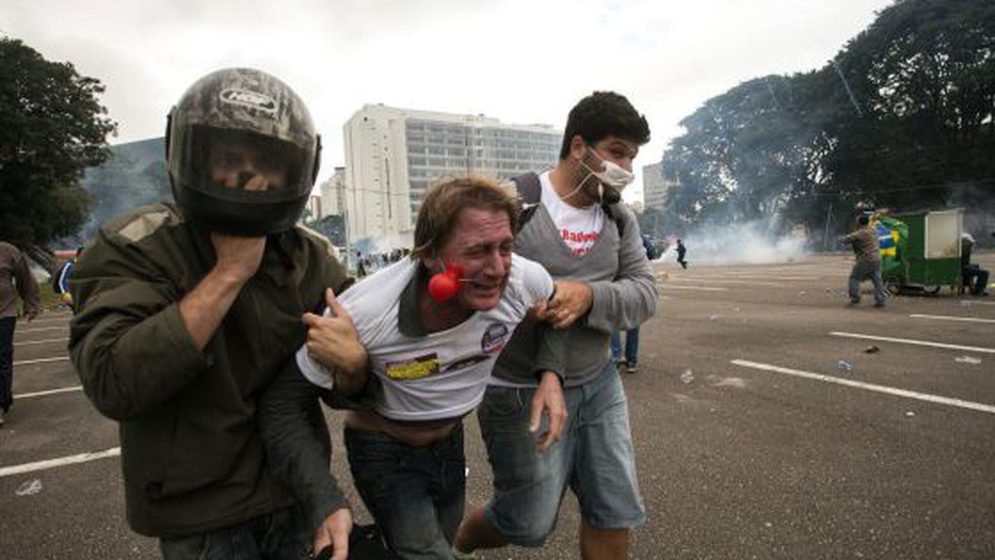 PROTESTO PARALISA A AL; DIRETOR ENVOLVIDO  - Bem Paraná