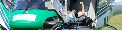 Neymar, em um helicóptero médico.