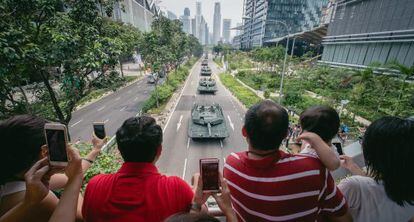 Desfile militar no domingo em Cingapura.