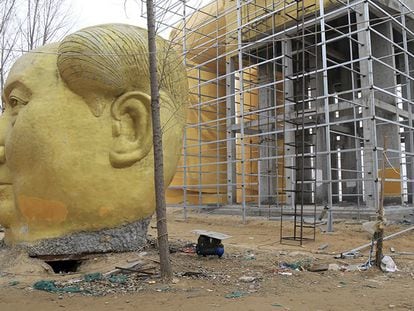 Estátua de Mao Tse-Tung é derrubada por falta de “autorização”