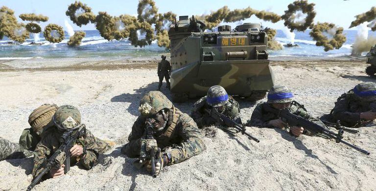 Imagem de arquivo de manobras militares conjuntas entre a Coreia do Sul e os EUA.