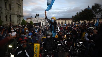 Manifestação contra o orçamento aprovado pelo Congresso da Guatemala, neste domingo.