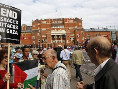 Protesto contra a ofensiva israelense em Gaza, hoje em Londres.