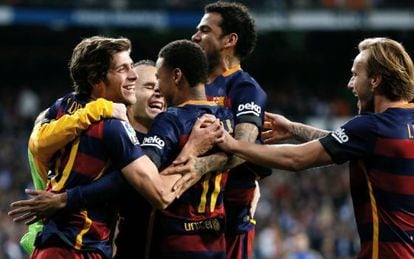 Jogadores do Barcelona comemoram um dos gols.