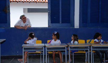 Tiana Tapety, secretária de educação da cidade de Oeiras em visita à escola Escola Municipal Agrotécnica, na área rural de Oeiras.