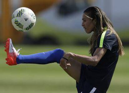 Marta no treino desta segunda-feira para o jogo contra a Suécia.
