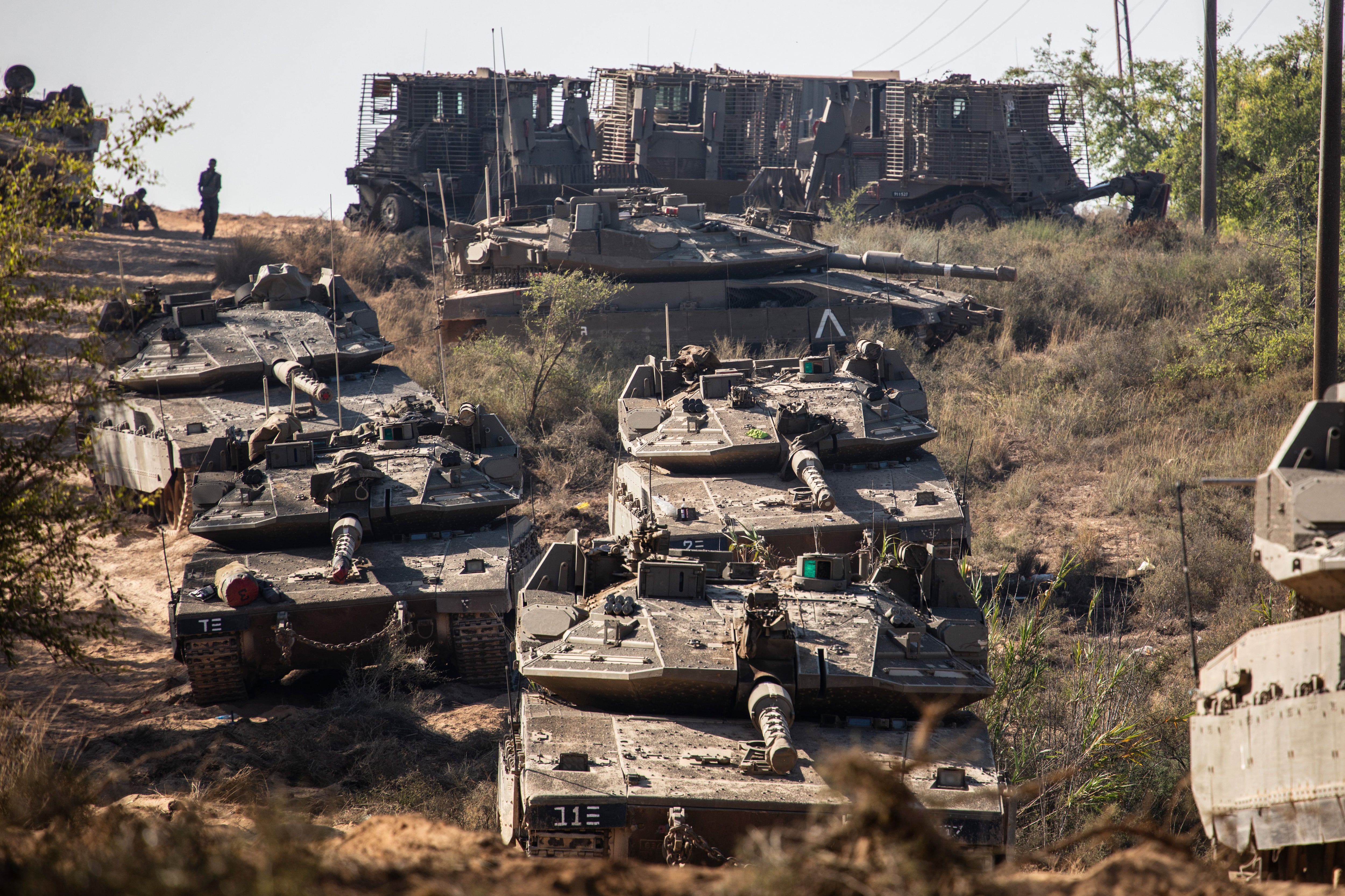 Tanques do Exército de Israel neste domingo perto de Sderot. 