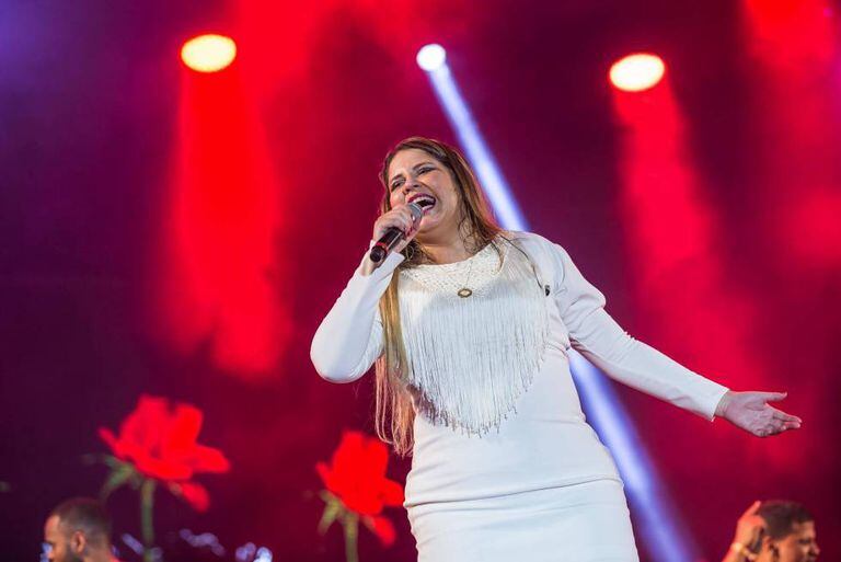 Marília Mendonça em um show de 14 de julho.