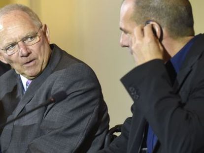 Schäuble e Varoufakis, ministros de Finanças alemão e grego.
