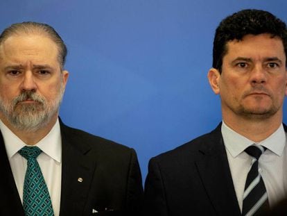 O procurador Augusto Aras e o ministro Sergio Moro na cerimônia de posse na PGR.