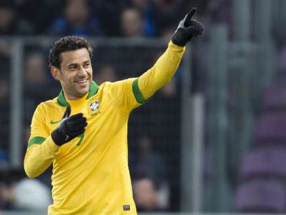 Fred comemora o gol do Brasil contra Itália em 2013.