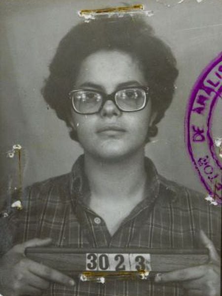 Foto de Dilma ao ser presa.
