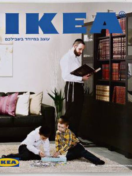 Capa do catálogo da rede Ikea destinado à comunidade judaica ultraortodoxa de Israel.
