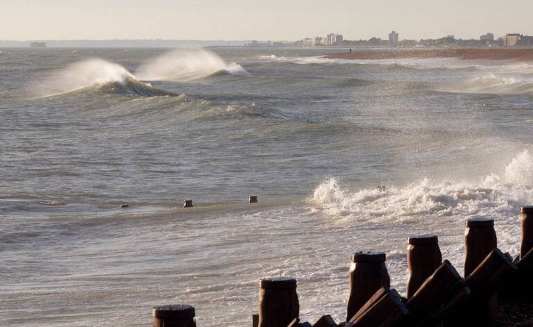 Imagem da costa britânica.