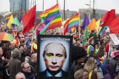 Imagem de Putin maquiado em uma manifestação pelos direitos LGBTI+ em Amsterdã (2013).