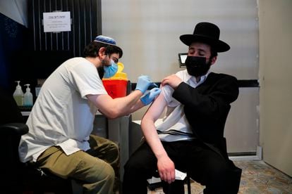 Vacinação em Jerusalém em 30 de agosto.