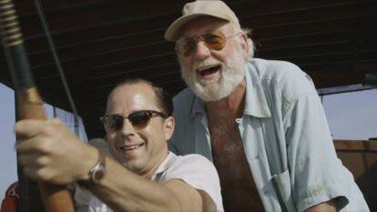 Hemingway e Petitclerc em fotograma do filme 'Papa'.