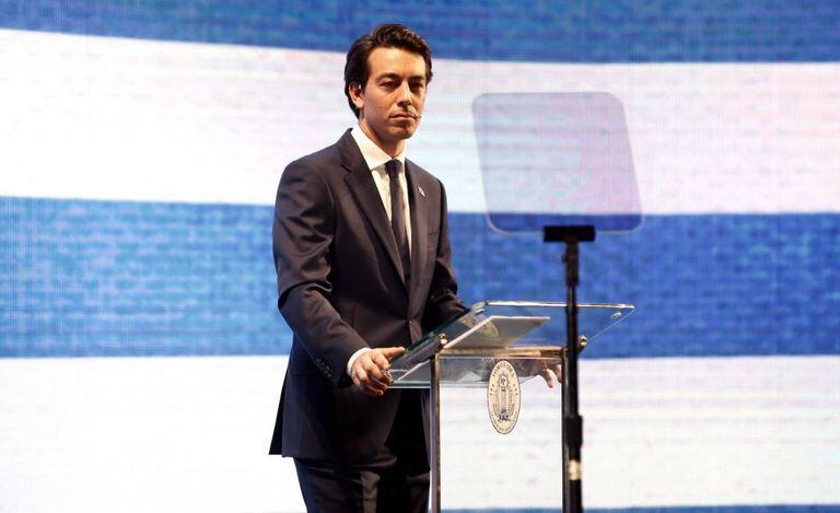 Juan Sartori fala em um teatro em Montevidéu durante o lançamento de sua pré-candidatura à presidência do Uruguai pelo Partido Nacional, da oposição.