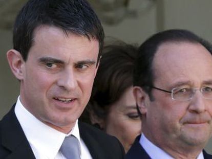 O presidente François Hollande (à dir.), e o premiê, Manuel Valls.