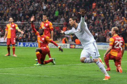 Cristiano, após marcar contra o Galatasaray em Istambul na temporada passada.