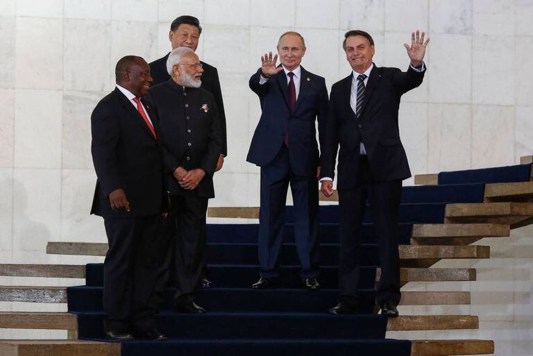 Da esquerda à direita: Cyril Ramaphosa, presidente da África do Sul; o premiê da Índia, Narendra Modi; o presidente da China; Xi Jinping; o presidente russo, Vladimir Putin; e o presidente brasileiro, Jair Bolsonaro, nesta quinta-feira, em Brasília, no encontro dos BRICS.