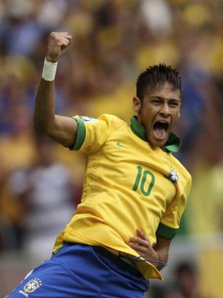 Neymar marca gol na Copa das Confederações.