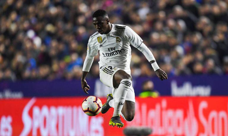 Vinicius Junior em partida contra o Valencia.