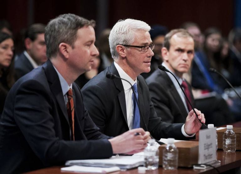 Representantes do Twitter, do Facebook e do Google prestam depoimento no Congresso dos EUA.