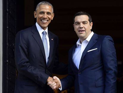 O primeiro-ministro grego cumprimenta o presidente Obama.