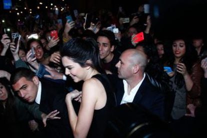 “Kendall! Kendall!” Histeria nas Ramblas de Barcelona quando a modelo chegou à festa da Mango.